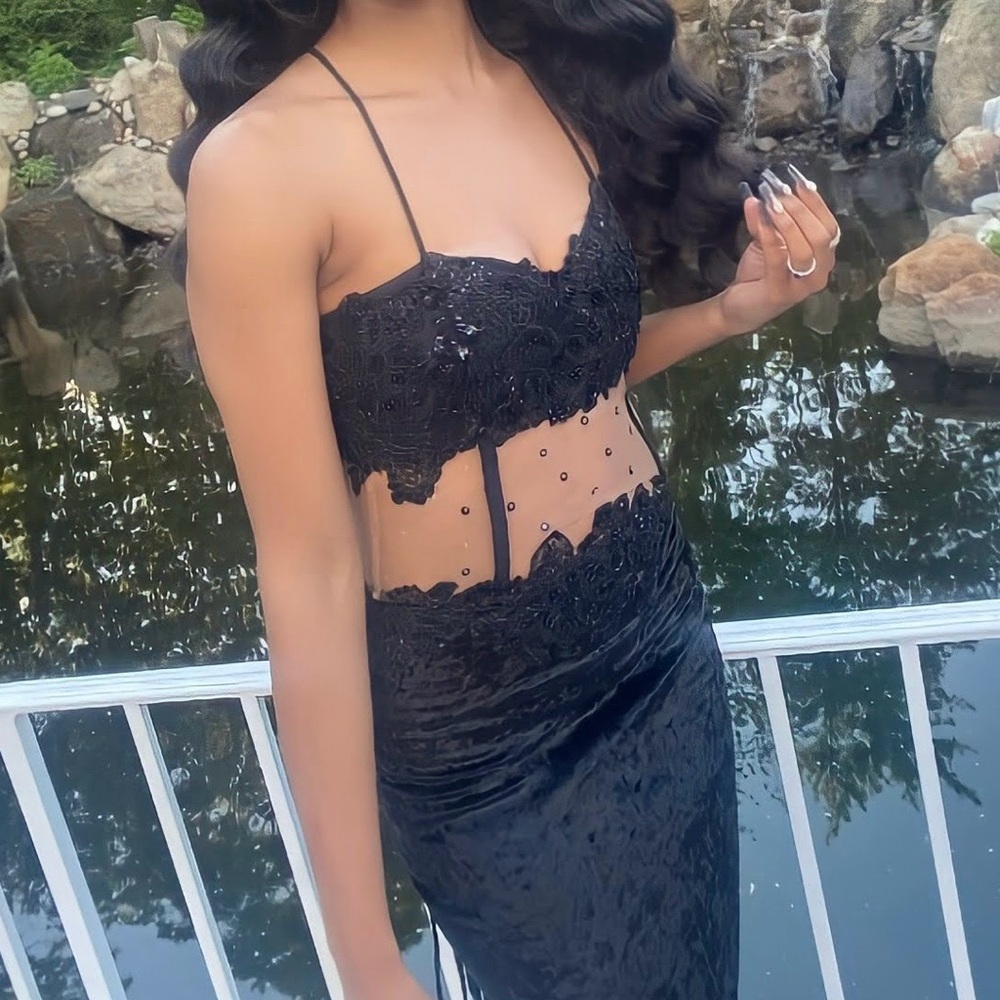 Elegant Black Lace Dress